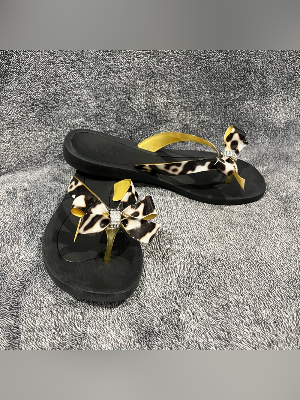 Women's Guess Black Flip Flops with Bow and Rhinestones size 6.5 (37)